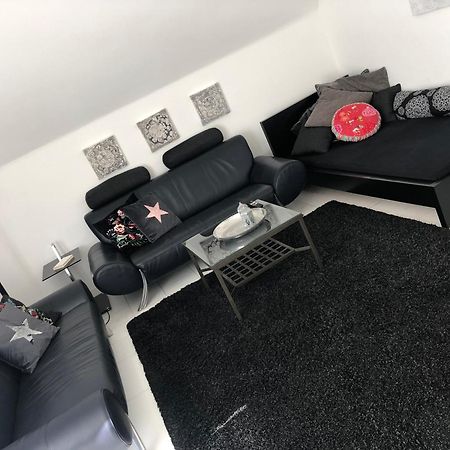 Bel Art Etage Mit Grossem Parkplatz Apartment Haan Luaran gambar