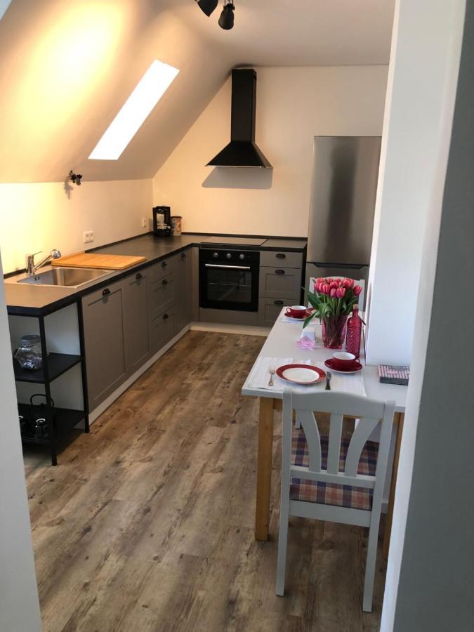 Bel Art Etage Mit Grossem Parkplatz Apartment Haan Luaran gambar